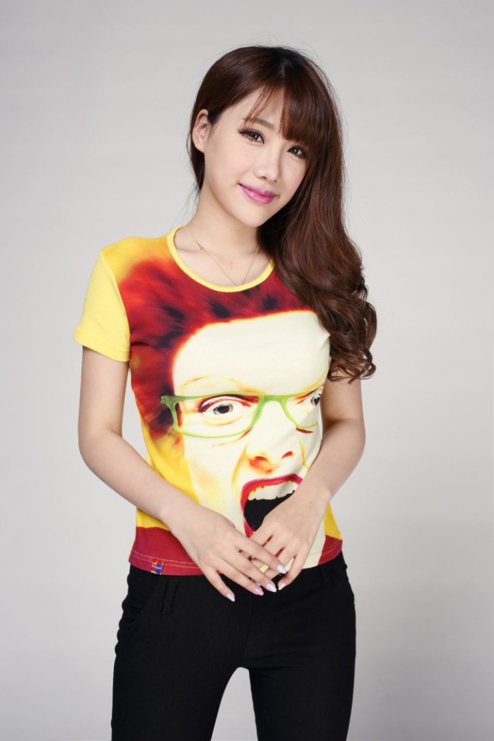 "Bold Expression Graphic T-Shirt – Vibrant Face Print"